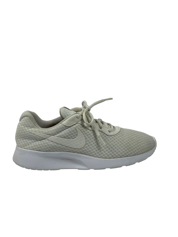 Nike Tanjun