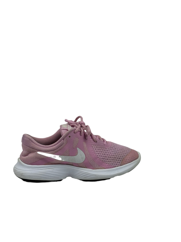 Nike Revolution 4