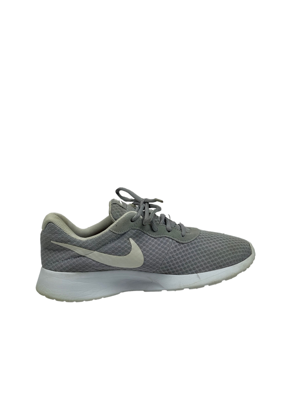 Nike Tanjun
