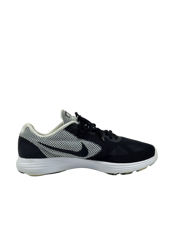 Nike Revolution 3
