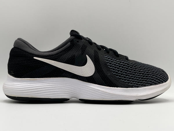 Nike Revolution 4