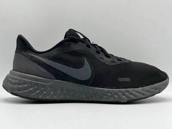 Nike Revolution 5