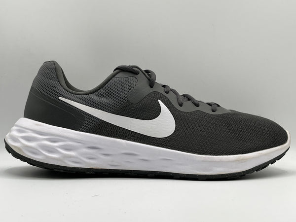 Nike Revolution 6