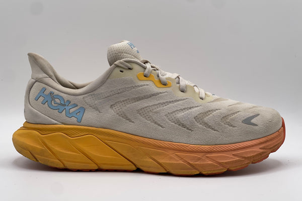 Hoka Arahi 6