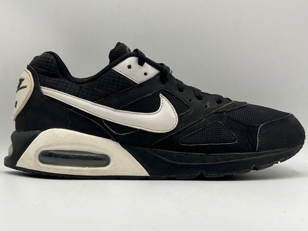 Air Max IVO Sneakers